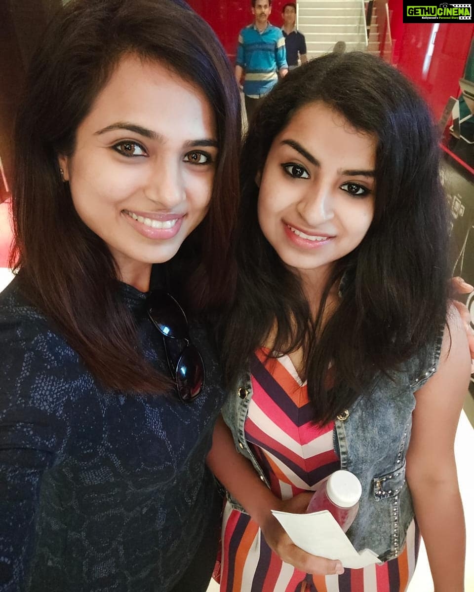 Sivaangi Krishnakumar Instagram - #throwback @actress_ramyapandian #satyamcinemas #kannumkannumkollaiyadithaal