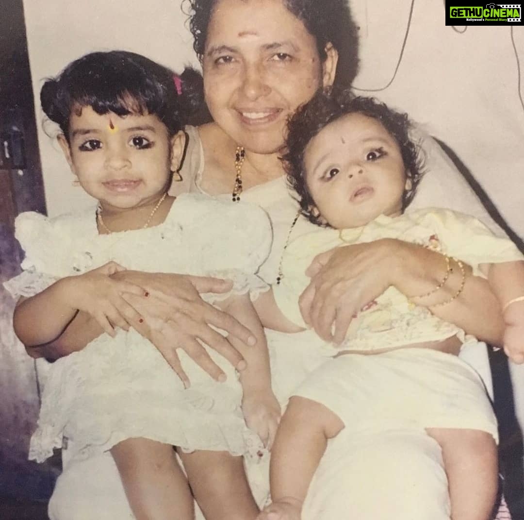 Sivaangi Krishnakumar Instagram - Throwback picture😍 Me, my brother and my Ammuma😍