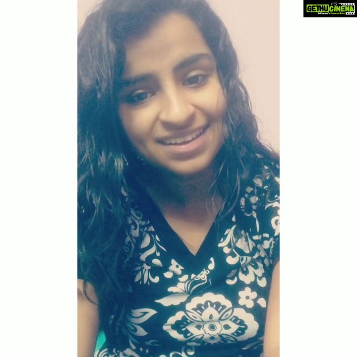 Sivaangi Krishnakumar Instagram - One thoughtful thing to do while in quarantine ❤️ #music #nomakeup #shankarmahadevan #shreyaghoshal