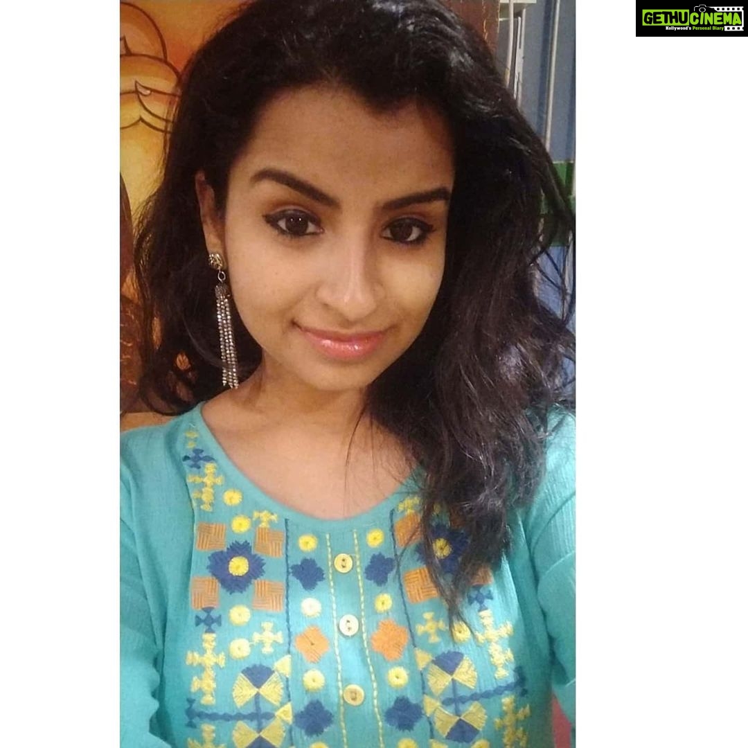 Sivaangi Krishnakumar Instagram - Good Morning ❤️ Do watch our performance in Super Singer Junior 7 today @ 8pm @vijaytelevision