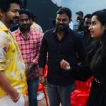 Sivaangi Krishnakumar Instagram - And this happened 🥶 in the sets of jolly o jhymkhana🌟 Thankyou #Thalapathy for the kind words❤️ @sivakarthikeyan anna ungalku evlo nandri sonnalum pathathu❤️ @jagadish_palanisamy