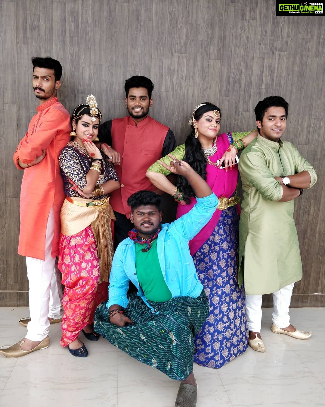 Sivaangi Krishnakumar Instagram - Family💙. Very fortunate to have experienced a musical journey with these talented bunch💓. I request you all to spread love and no hate. Every little support means a lot to all of us. Thankyou 😁 @mufeedamajeed and murugan Anna missing😕 Sivaangi #sivaangikrish#bigil #supersinger7 #supersingerjunior #supersinger6 #vijaytelevision #vijay #viswasam #vijaytv #tamilmusic #tamilmuser #tamillove #vijaysethupathi #thalapathy #shankarmahadevan #tamilmusicaly #thala #simbu #oviya #tamilbgm #vijaydevarakonda #dhanush #rajinikanth #anirudh #tamilmovie #suriya #nayanthara #priyanka #makapa