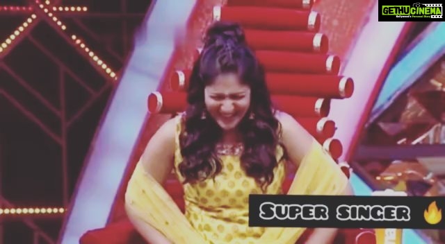 Sivaangi Krishnakumar Instagram - Kalpana vai nambiyor Kai vida padaarrrr 😂❤️ Ghajini spoof😝 . . Sivaangi #sivaangikrish#bigil #supersinger7 #supersingerjunior #supersinger6 #vijaytelevision #vijay #viswasam #vijaytv #tamilmusic #tamilmuser #tamillove #vijaysethupathi #thalapathy #shankarmahadevan #tamilmusicaly #thala #simbu #oviya #tamilbgm #vijaydevarakonda #dhanush #rajinikanth #anirudh #tamilmovie #suriya #nayanthara #priyanka #makapa