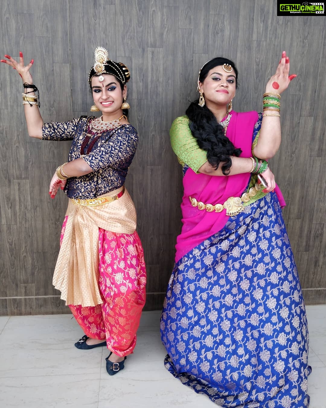 Sivaangi Krishnakumar Instagram - Performing with the rockstar @kannammarox2393 😍. Vere level she is♥️. It was a great experience performing with you akka😍 and you are one of the inspirations on how to express and perform a song. I wish you to reach greater heights😍. . . Sivaangi #sivaangikrish#bigil #supersinger7 #supersingerjunior #supersinger6 #vijaytelevision #vijay #viswasam #vijaytv #tamilmusic #tamilmuser #tamillove #vijaysethupathi #thalapathy #shankarmahadevan #tamilmusicaly #thala #simbu #oviya #tamilbgm #vijaydevarakonda #dhanush #rajinikanth #anirudh #tamilmovie #suriya #nayanthara #priyanka #makapa