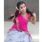 Sivaangi Krishnakumar Instagram - All your beauty..azhagu kannadi👨‍🎤🎼 . #randomcaption #folkmusic #vijaytv #ss7 #supersinger7 EVP Film City