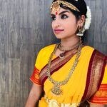Sivaangi Krishnakumar Instagram - Channeling my bharatnatyam skills on super singer!😛 PC: @jaison_mathew