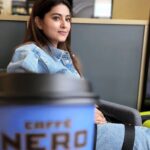 Sneha Instagram - Hubby clicks the best pics❤️❤️❤️ Which is your favorite 1st or 2nd?? @prasanna_actor #coffee #denimlove #coffeenero #watchingpeople #vacaytime