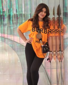 Sneha Instagram - The key to being happy is knowing you have the power to choose what to accept and what to let go.

#vacaypics #livelife #positivity #love #hubbyclicks😍 #dubaidiaries
