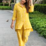 Sneha Instagram - Eid with friends who are family!!! Eid Mubarak!!! :Thank you @geetuhautecouture for this outfit. loooovvveeee it..... @prasanna_actor @asifmohdy @ashanachi @zoeetales