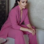 Soha Ali Khan Instagram - Tub we met 🛀 ? Outfit - @zara Jewellery - @aquamarine_jewellery @radhikaagrawalstudio @minerali_store Bag - @eena.official Photographer - @knottingbells @shreyb Styled by @kareenparwani