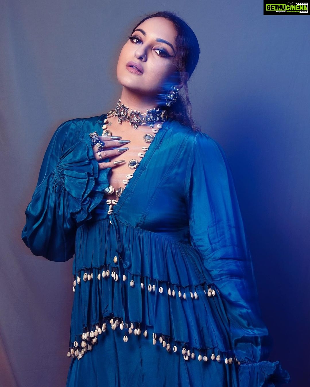 Sonakshi Sinha Instagram - Wedding blues 💙