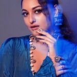 Sonakshi Sinha Instagram - “Reflect” from @itssoezi! Wearing mine in Long/Coffin Get your customization at www.soezi.in 💅 (LINK IN BIO)