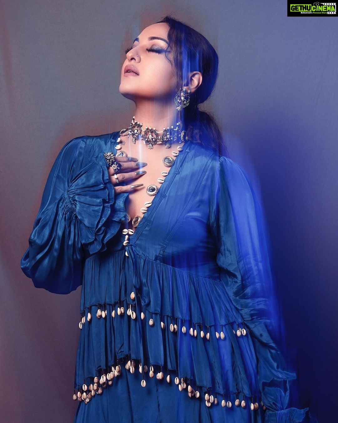 Sonakshi Sinha Instagram - Wedding blues 💙