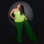 Sonakshi Sinha Instagram – Sari for stealing the spotlight 💚