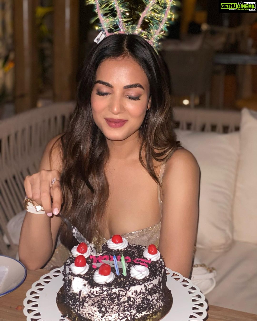 Sonal Chauhan Instagram - A birthday that was ✨ Thank you for all your beautiful wishes …. ♥️ . . . . . . . . . . . . . . . . . . . . . . . . . . . . . . . . . . . . . . . . . . #love #sonalchauhan #birthday #birthdaygirl #cake #may