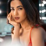 Sonal Chauhan Instagram - This or that ??? ♥️🌶♥️ . . . . . . . . . . . . . . . . . . . . . . . . . 📸 @stargaze.404 HMU @vijaysharmahairandmakeup Styled by @rashmitathapa #ॐ #sonalchauhan #love #monday #red #eyes Hyderabad