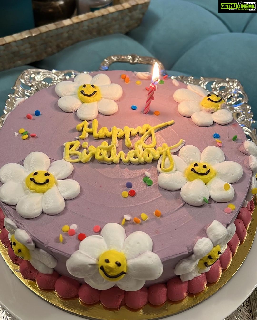 Sonal Chauhan Instagram - A birthday that was ✨ Thank you for all your beautiful wishes …. ♥️ . . . . . . . . . . . . . . . . . . . . . . . . . . . . . . . . . . . . . . . . . . #love #sonalchauhan #birthday #birthdaygirl #cake #may