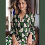 Sonali Bendre Instagram – 🍀

For the promotion of #TheBrokenNews 💚