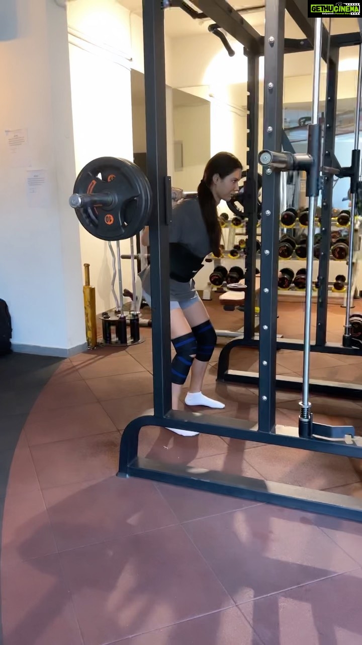 Sonam Bajwa Instagram - Working on myself was my biggest goal this year…. And I am so proud of myself 🤍 This full month am practicing more of healthy eating, breathing slow, reading atleast one chapter of a book, working more on my craft, praying more etc etc. What were your goals for 2022?