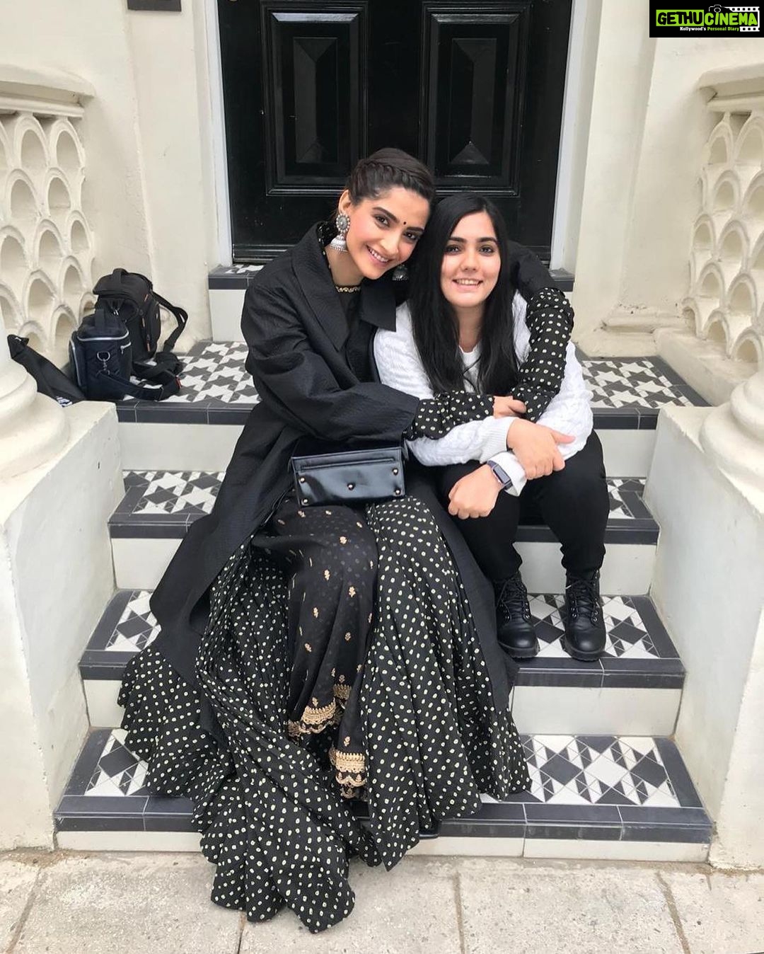 Sonam Kapoor Instagram - Happy happy birthday darling Apu! Love you! @amaker7 see you soon ! 💗💗💗💗 London, United Kingdom