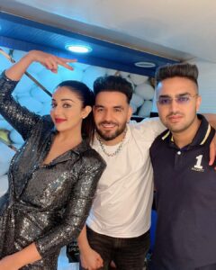 Sonia Mann Instagram - Something Big coming soon 😊
 @ivicky_official @ashmitbajaj @tressloungeofficial