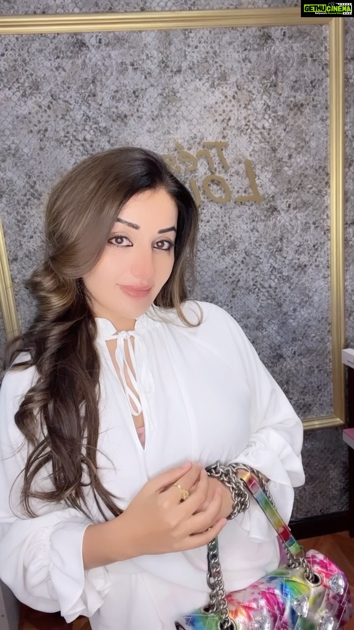 Sonia Mann Instagram - Visit my favourite salon Tress Lounge for best Hair and Beauty services in tricity. @tressloungeofficial Thank you guys for always providing the perfect service. ❤️ @kulwinderbilla Congrats for your new song, loved it! 😊
