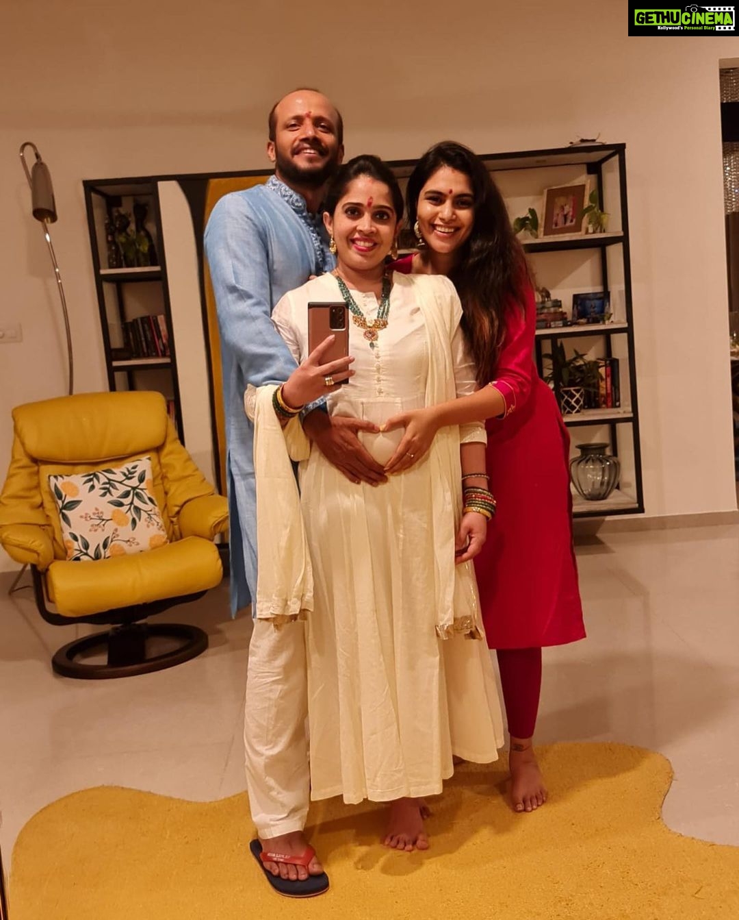 Sonu Gowda Instagram - Happy anniversary my darling @mhkiranhegde n @gowda_sudhanva I was waiting to post all these pics, such a precious moment..such a beautiful journey.. can’t wait to play n torture my baby🤗❤️ belated birthday wishes @gowda_sudhanva