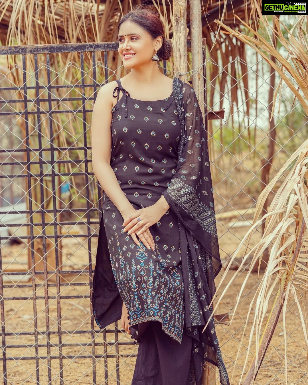 Sony Charishta Instagram - Just keep smiling and one day life will get tired of upsetting you.π€π€π€π€π€π€π€π€π€π€π€π€π€π€π€π€. . . . . . . . . . . . .. . . . . @acharya_photography#sonycharishta #sonycharishtafanc #viralposts #viral #tollywoodactressπ #tollywoodactress #telugu #tamilactress #tamily #traditional #kurti #southactress #southindianfashion #explorepage #explore #exploring #telugu #viralposts #photography #bestphoto #tamilactress #kannda #fashionstyle #indianactress #bollywoodactress #actressgallery #hotactress