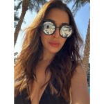 Sophie Choudry Instagram - Sunkissed sundays😎 #summertime #sundayvibes #sunkissed #poolday #poolsideposer #sophiechoudry #weekendvibes