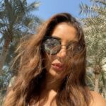 Sophie Choudry Instagram – Sunkissed sundays😎

#summertime #sundayvibes #sunkissed #poolday #poolsideposer  #sophiechoudry #weekendvibes