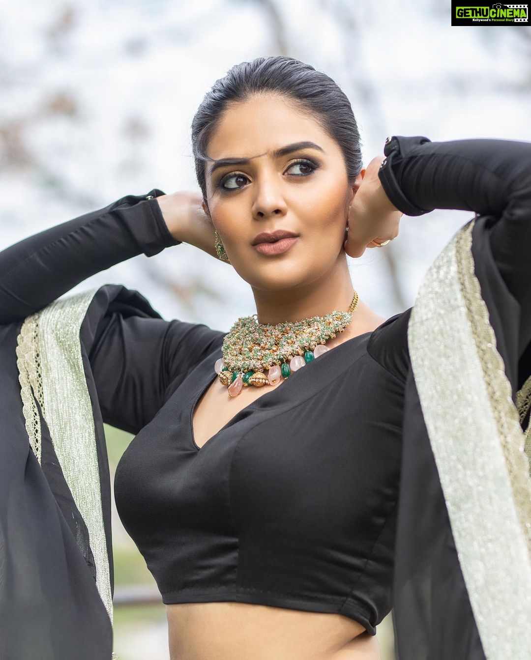 Sreemukhi Instagram - Zee Mahostavam π€β¨ Happy Anniversary @zeetelugu π€β¨ Outfit @shashikstudio Styling @hemamanohar1 Jewellery @bcos_its_silver PC @chinthuu_klicks Make up @nookesh.malla Hair @shivaji_makeup_studios #sreemukhi #zeemahostavam2022 #zeetelugu