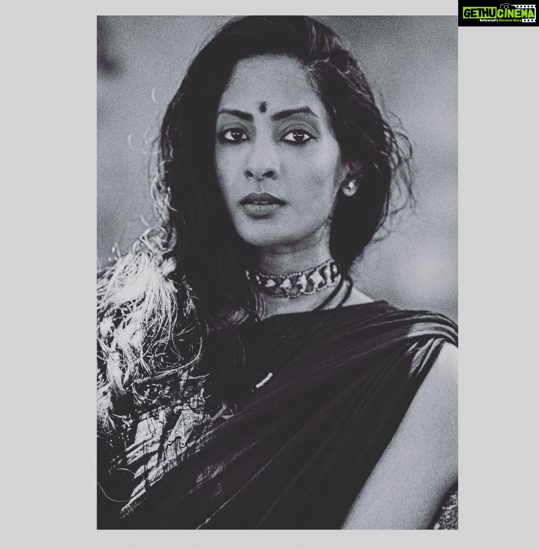 Sriya Reddy Instagram - 🤞🏽 @soondah_wamu @prakatwork @motwanikiara #poornimaramaswamy