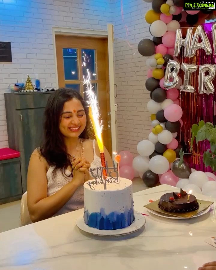 Srushti Dange Instagram - Little moments from my day 💫🦋