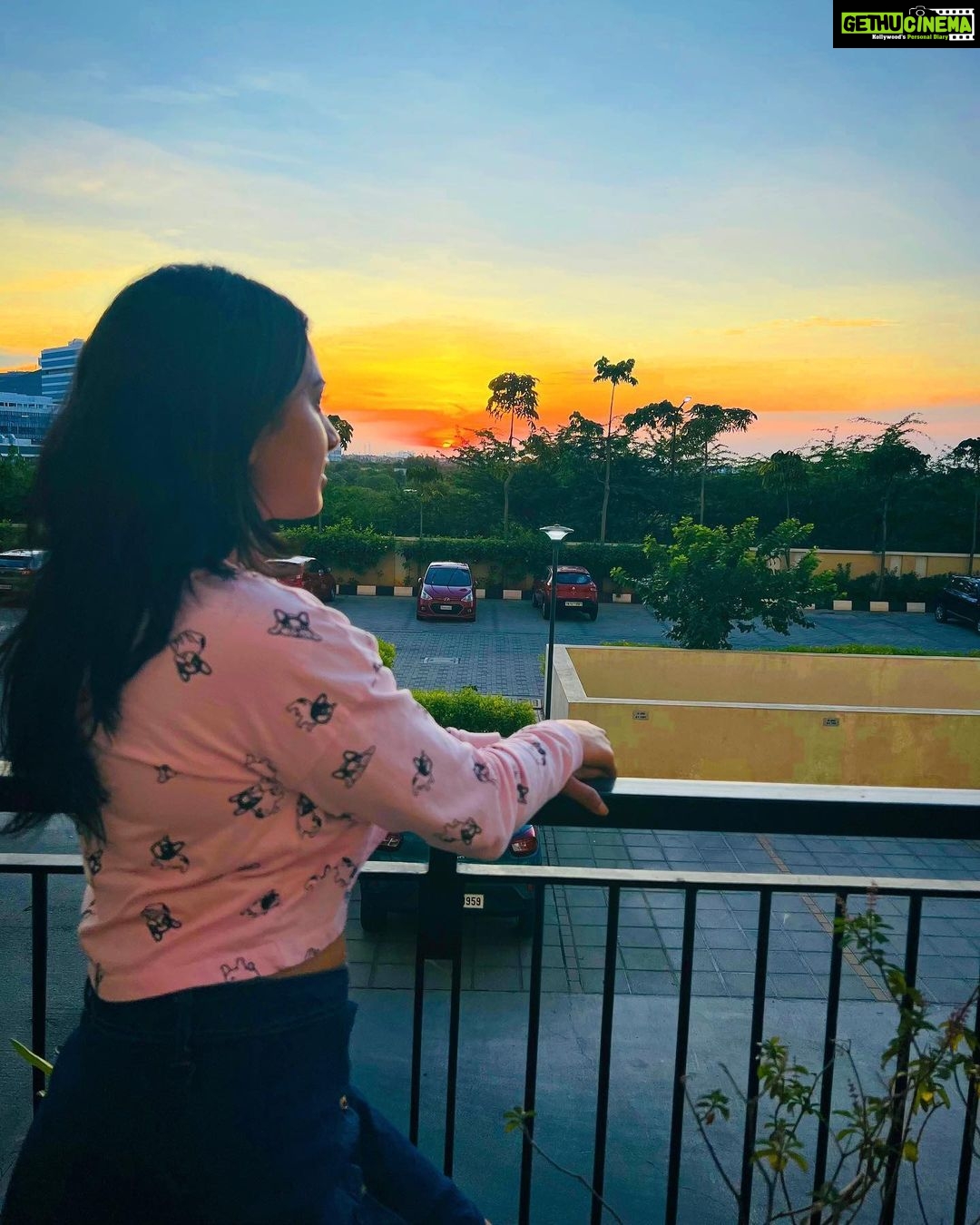 Srushti Dange Instagram - We good over here, stay over there 🌅 ☀️ 💫