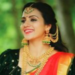 Sruthi Hariharan Instagram - ಹಸಿರೆಲೆಗಳ ನಡುವೆ ಹೂವು ಇದ್ದಲ್ಲಿ ನೋಡಲು ಬಲು ಸುಂದರ ....... So ಇಲ್ಲಿ ಹಸಿರಿತ್ತು ಹೂ ಇರಲಿಲ್ಲ ......ಹಾಗಾಗಿ ನಾನ್ ನಿಂತಿದ್ದೀನಿ ...... Bangalore, India