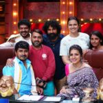 Sruthi Hariharan Instagram - The stars of @suvarnacomedygangs :) @shivrajkrpete #kuriprathap #varsha #Sathish