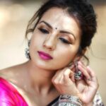 Sruthi Hariharan Instagram - A saree anyday, everyday... :) Thank you team . For @suvarnacomedygangs Photography: @raghavstudios Styled by: @papapants Assisted by @thechaotic.art Saree- @taneira_sarees Jewellery & belt: @shreejewellersofficial Make up by @shivugowda2011 Hair by #Sunitha