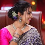 Sruthi Hariharan Instagram - A saree anyday, everyday... :) Thank you team . For @suvarnacomedygangs Photography: @raghavstudios Styled by: @papapants Assisted by @thechaotic.art Saree- @taneira_sarees Jewellery & belt: @shreejewellersofficial Make up by @shivugowda2011 Hair by #Sunitha