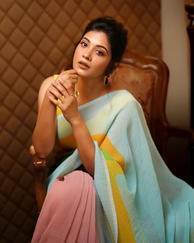 Sshivada Instagram - Be a soul full of sunshine🌞☀️ Clicked by : @_shutter_magics_ MUA : @meeramax_makeupartist_ Assisted by : @sajeesh_s_0619_make_over Stylist: @kenusjoseph Saree : @handloomcreations Earring : @elegant_drapes_sneha Ring :@adorebypriyanka Video: @the_motomatrix Assistant photographer:@_mr_travelholic_ Location : @udshotels . . . . . #sareelove #yellow #yellowsaree #photography #happiness💕 #liveyourlife #loveyourlife #lovewhatyoudo #positivevibes UDS Hotels