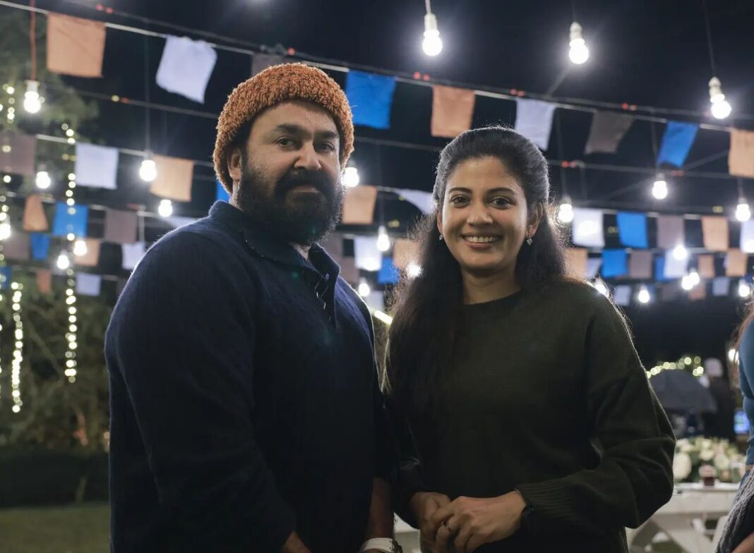 Sshivada Instagram - Happy birthday Laletta😍😍 @mohanlal PC : @bennet_m_varghese #lalettan #Mohanlal #happybirthdaylaletta #thecompleteactor #12thMan #happiness
