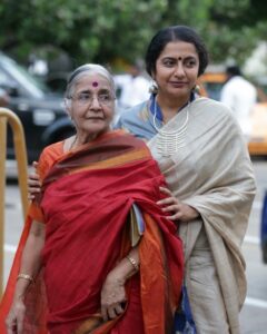 Suhasini Maniratnam Instagram - I decided to be nice to her today. She is nice to me always and in all the planets