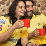 Suja Varunee Instagram - #ad Real winners bounce back from every setback, Exhibit A - CSK! Nothing makes me happier than seeing CSK perform exceptionally! And joining me is my perfect partner - @brookebond3roses ! Trust me, the hot and delicious cup of @brookebond3roses is what you need to set your mood for a thrilling CSK match, yena #IdhuNammaTea and IdhuNammaTeam! @chennaiipl
