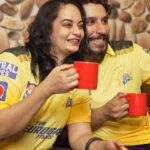 Suja Varunee Instagram – #ad
Real winners bounce back from every setback, Exhibit A – CSK! Nothing makes me happier than seeing CSK perform exceptionally! And joining me is my perfect partner – @brookebond3roses ! Trust me, the hot and delicious cup of @brookebond3roses is what you need to set your mood for a thrilling CSK match, yena #IdhuNammaTea and IdhuNammaTeam! @chennaiipl