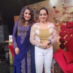 Suja Varunee Instagram – ✨ With my Role model, my icon… My evergreen elegance.. Always stunned by your presence and beauty..
Honoured to perform in front of you ✨ @meramyakrishnan
❤️❤️❤️🙏

#bbjodigal2 #bbjodigal #ramyakrishnan #vijaytv EVP Film City