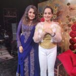 Suja Varunee Instagram – ✨ With my Role model, my icon… My evergreen elegance.. Always stunned by your presence and beauty..
Honoured to perform in front of you ✨ @meramyakrishnan
❤️❤️❤️🙏

#bbjodigal2 #bbjodigal #ramyakrishnan #vijaytv EVP Film City