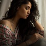 Sunaina Instagram – Keeping it subtle 😊
@thestoryteller_india photography 💫
Styled by @mehndi_jashnani 
MUA & hair @vedya.hmua Novotel Chennai Chamiers Road