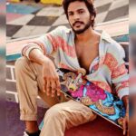 Sundeep Kishan Instagram – Pick your Colour 😉

Clicked by @sagarpawar14 
Vibe set by @tanvishindee @ayushiamrute 
@amaan_makeupartist