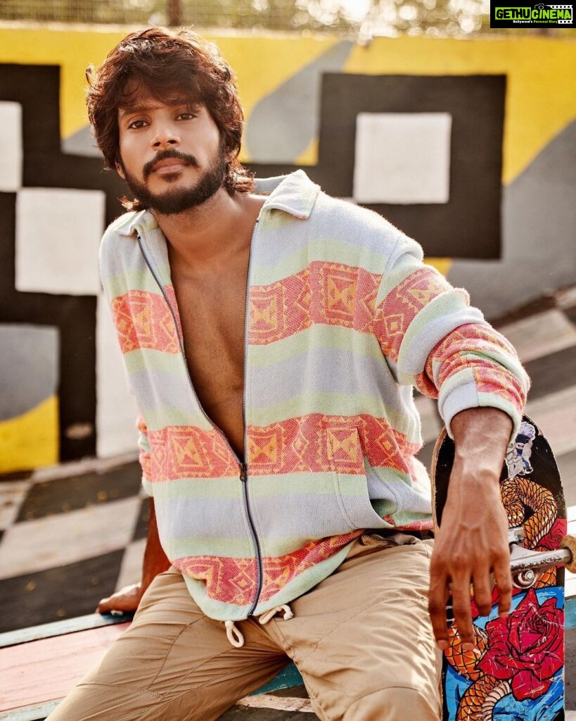 Sundeep Kishan Instagram - Just a quick break from the all black #Michael Vibe 👊🏽 Clicked by @sagarpawar14 Vibe set by @tanvishindee @ayushiamrute @amaan_makeupartist