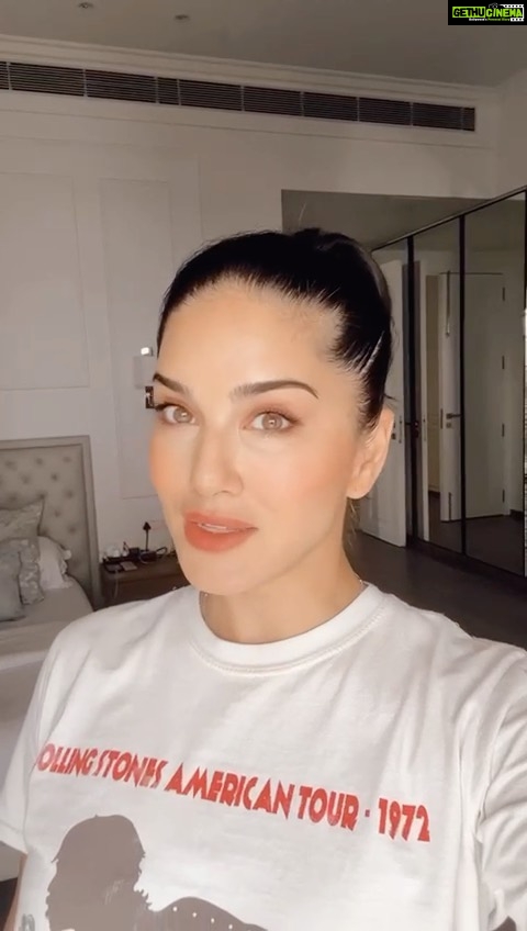 Sunny Leone Instagram - Will you join me on my IG LIVE? 🎁I dream of Sunny Prize🎁 WINNER of @idreamofsunnynft Week 1 contest will join me on a very special INSTAGRAM LIVE this weekend!! If you haven't bought it yet then check out LINK IN BIO NOW. The winning combination has been announced in my previous post and you can try to buy those winning cards or else you can always get the JOKER card and use it to finish your winning combo!! Just few days left so hurry up and fulfil your dreams!! #SunnyLeone #NFTCommunity #NFTGiveaway #nftart #NFTshill #Polygon #PolygonNFT #btc #doge #opensea #Airdrop #NFTGame