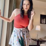 Sunny Leone Instagram - Hello hello!! Outfit by @dramebaaz_by_rikita @ascend.rohank Jewelllery by @blingthingstore Styled by @hitendrakapopara Assisted by @tanyakalraaa